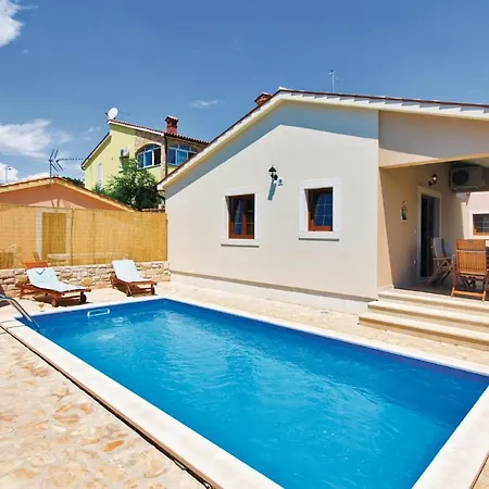 2 Bedroom Beautiful Home In Liznjan Holiday home Liznjan