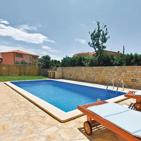 2 Bedroom Beautiful Home In Liznjan * Ližnjan