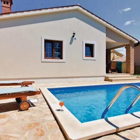 Holiday home 2 Bedroom Beautiful Home In Liznjan Liznjan