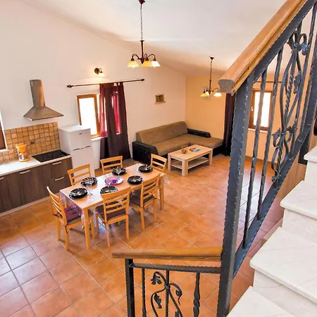 2 Bedroom Beautiful Home In Liznjan Liznjan
