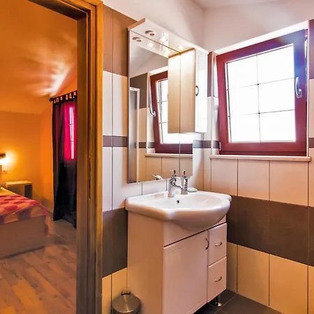 2 Bedroom Beautiful Home In Liznjan * Liznjan