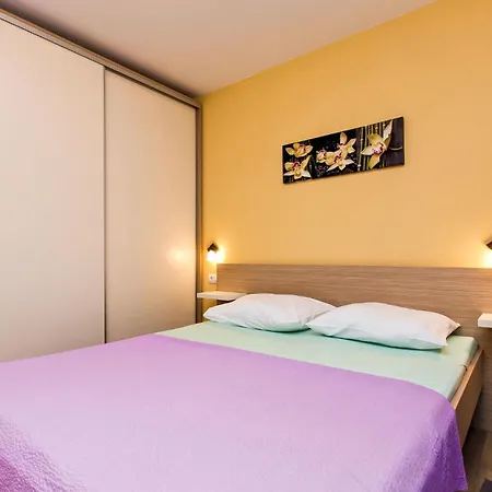 Vakantiehuis 2 Bedroom Beautiful In *